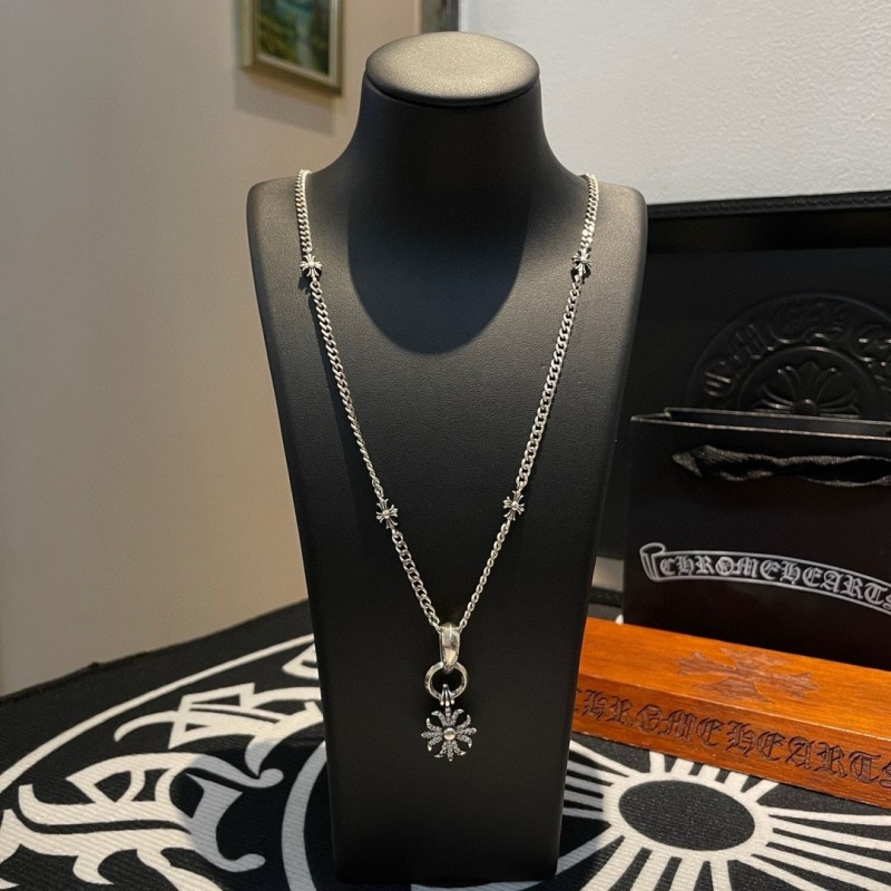 Ch*0me He**ts necklaces